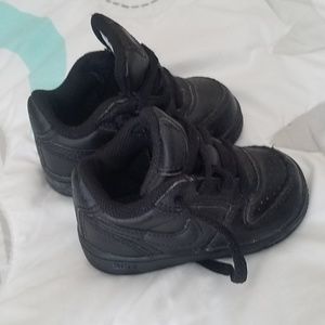 Baby shoes Nike size 4C all black like new.